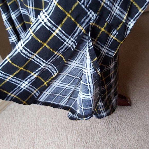 Ardene Off the Shoulder Plaid Dressy Top - Picture 5 of 7